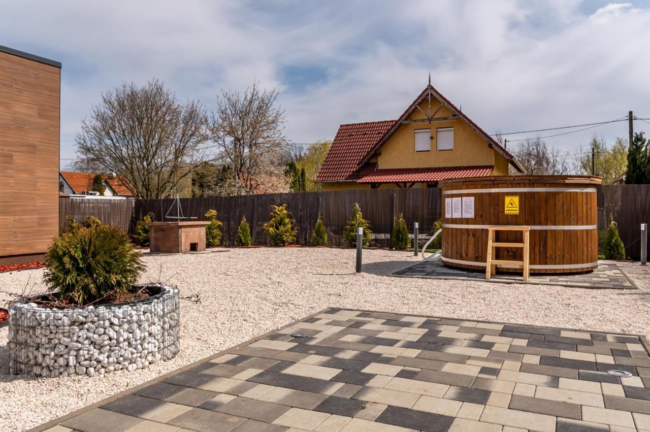 H&H Apartments Poroszló Екстериор снимка