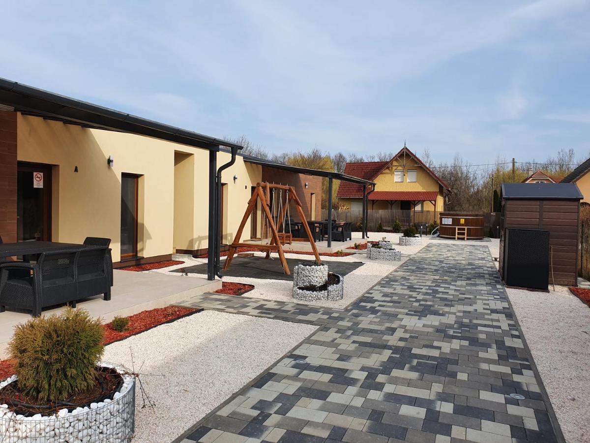 H&H Apartments Poroszló Екстериор снимка