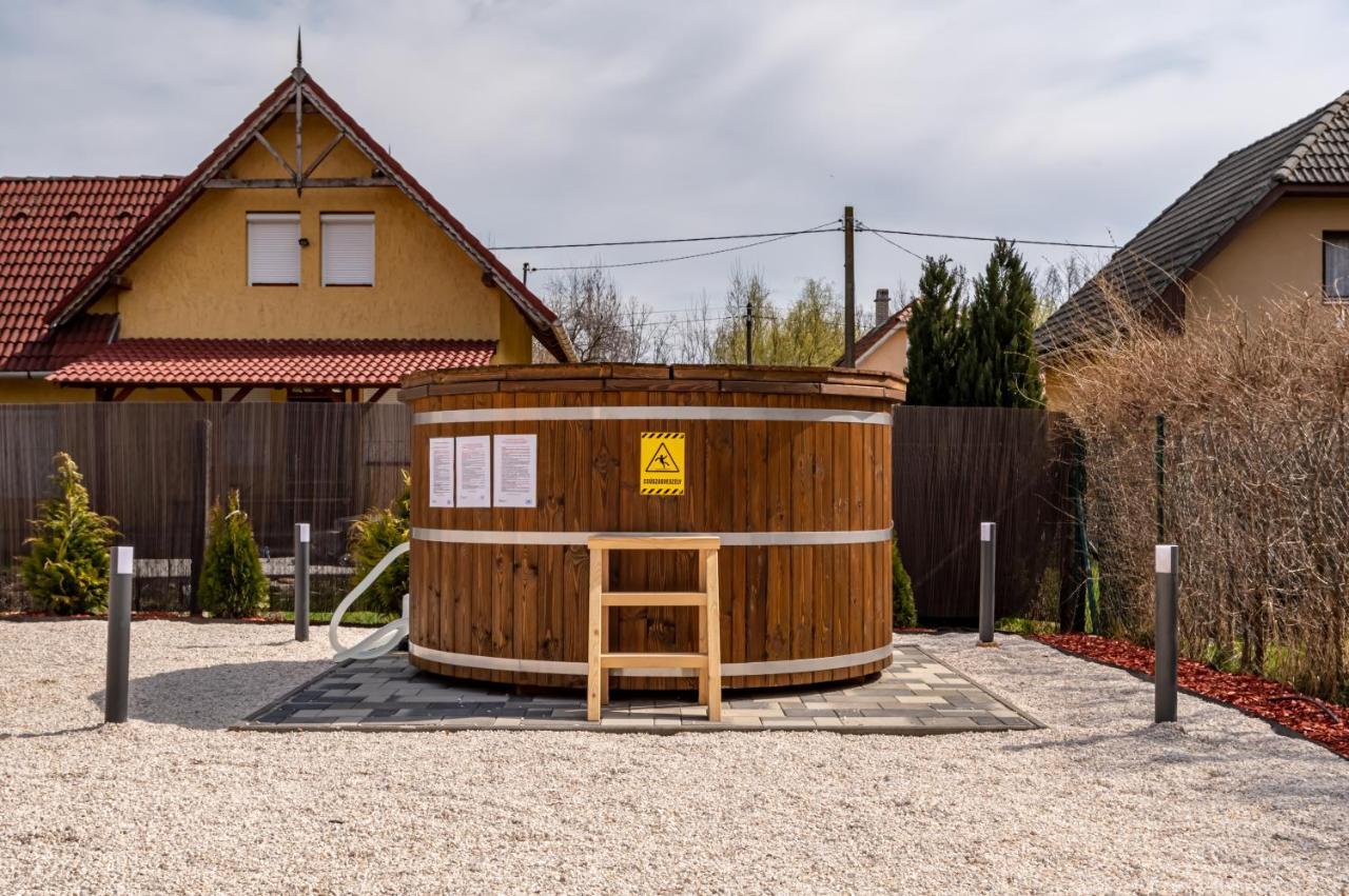 H&H Apartments Poroszló Екстериор снимка