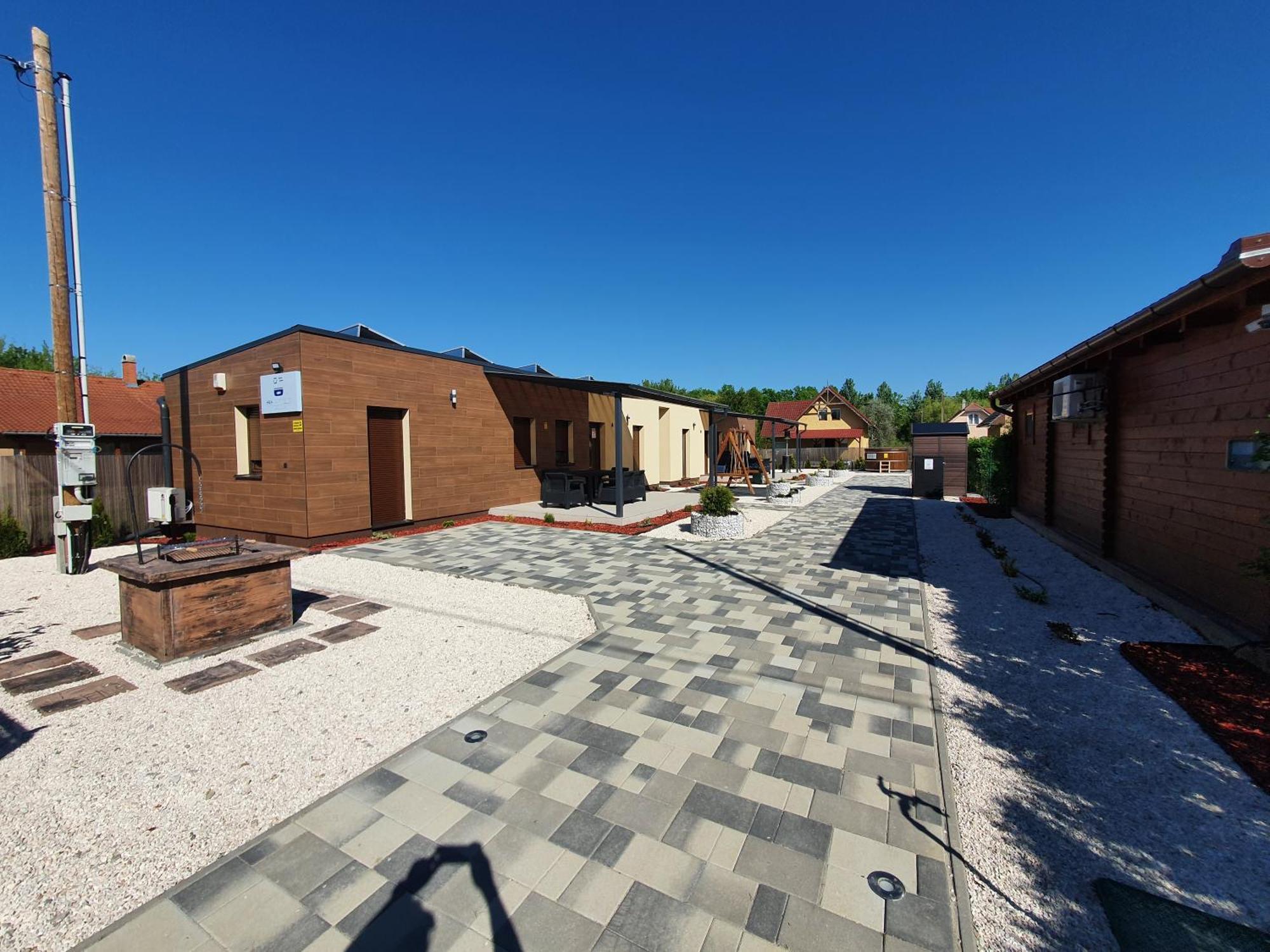 H&H Apartments Poroszló Екстериор снимка